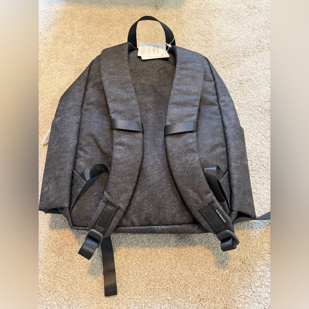 NWT Lululemon Everywhere Backpack Tech Canvas 22L OCNA - Picture 6 of 8